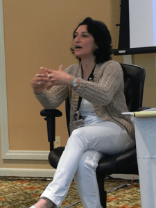 Le Dr. Amy Zalman, ex-stratège chez SAIC, est PDG de la World Futures Society, et une déléguée de longue date du Highlands Forum du Pentagone, conseillant le gouvernement sur les communications stratégiques dans la guerre irrégulière