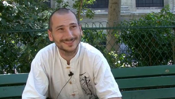 Interview de Benjamin Ball, des Indignés : « [Il faut] dépasser l’idée de Nation »