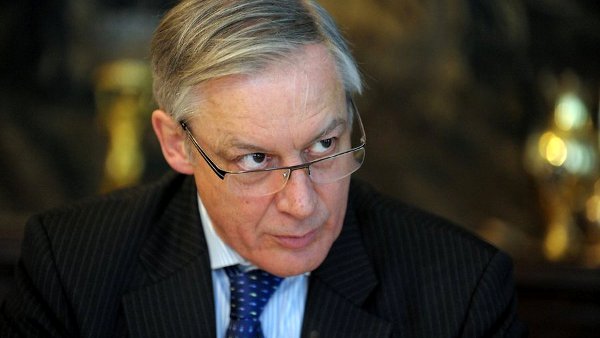 La Banque de France exhorte le gouvernement à geler le SMIC et les retraites