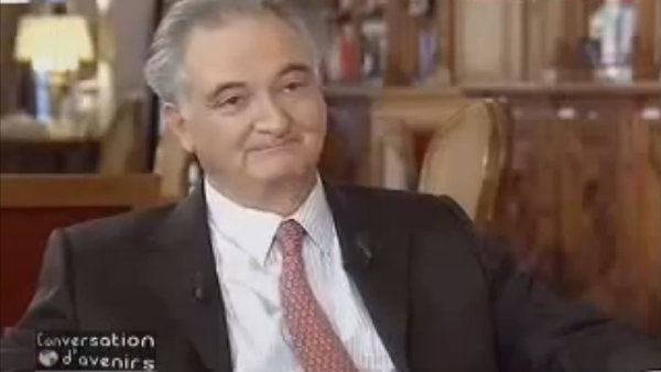Jacques Attali et la puce RFID : « la vraie liberté sera le droit de ne pas être branché »