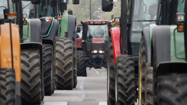 Les agriculteurs d’Île-de-France appellent à un « blocus » de Paris jeudi (Le Monde)