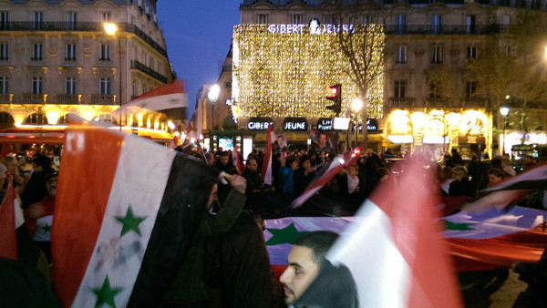 Reportage sur le rassemblement pour la Syrie et en soutien aux plaintes déposées contre Fabius