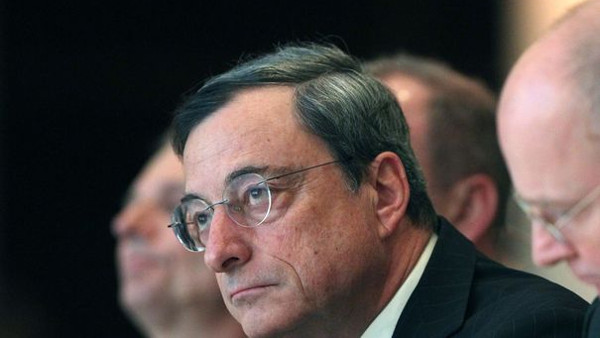 Draghi appelle à pouvoir ajuster les salaires pour aider l’euro (L’Express)