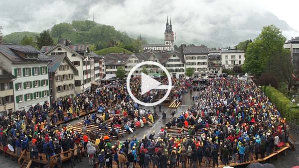 La démocratie directe, c’est faisable ! Découvrons le Landsgemeinde de Glaris, en Suisse