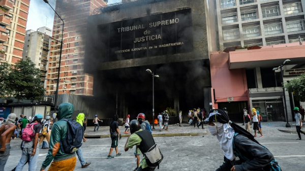 Venezuela, juin 2017 : Incendie du Tribunal Suprême de Justice, poursuites contre la procureure générale. Que se passe-t-il vraiment ?