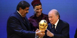 Coupe du monde au Qatar : La FIFA joue la montre (Le Monde)