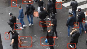 Des membres de la LDJ lors de l'échauffourée (cliquez pour agrandir)